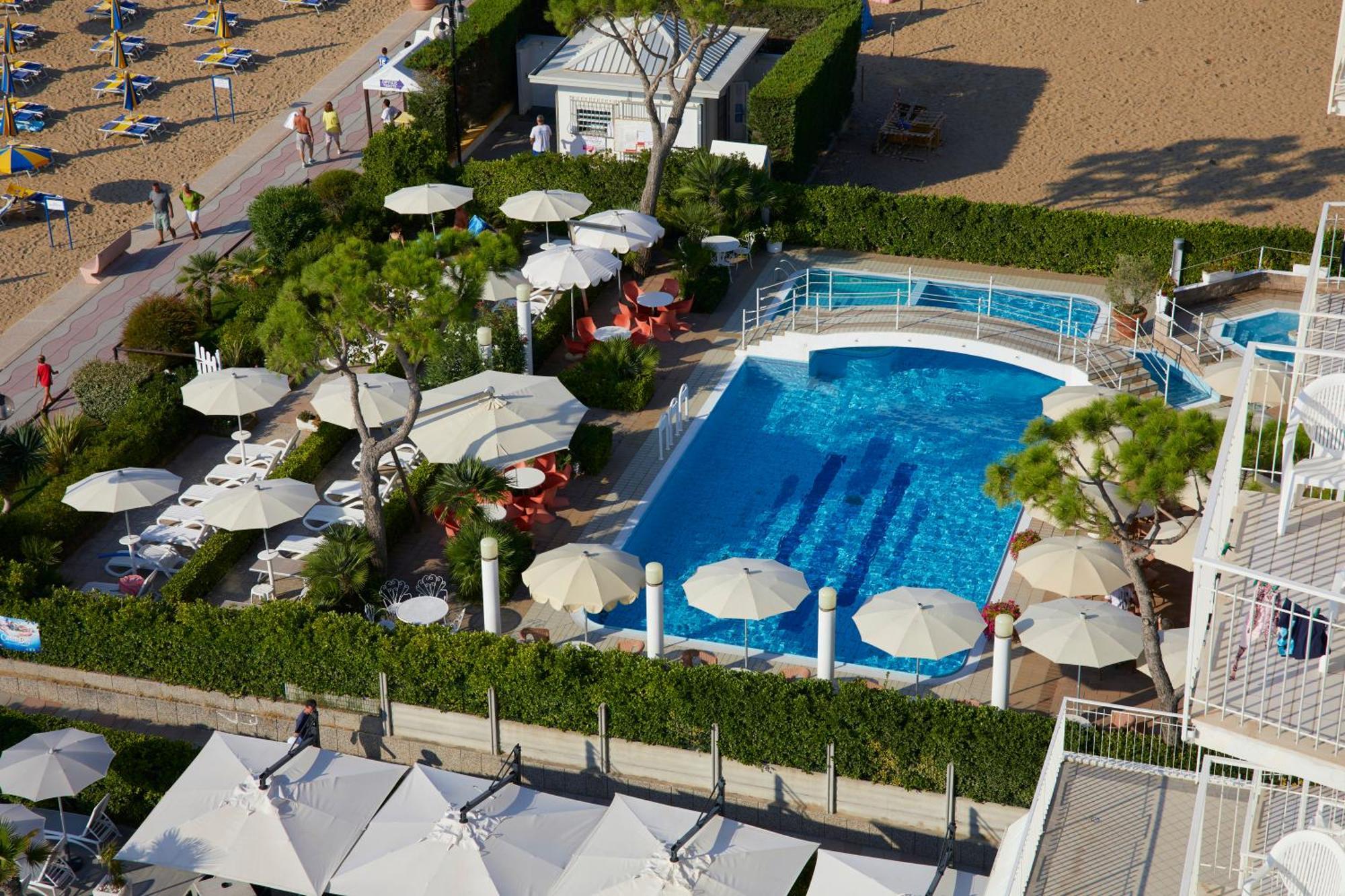Ruhl Beach Hotel & Suites Лидо ди Йезоло Екстериор снимка