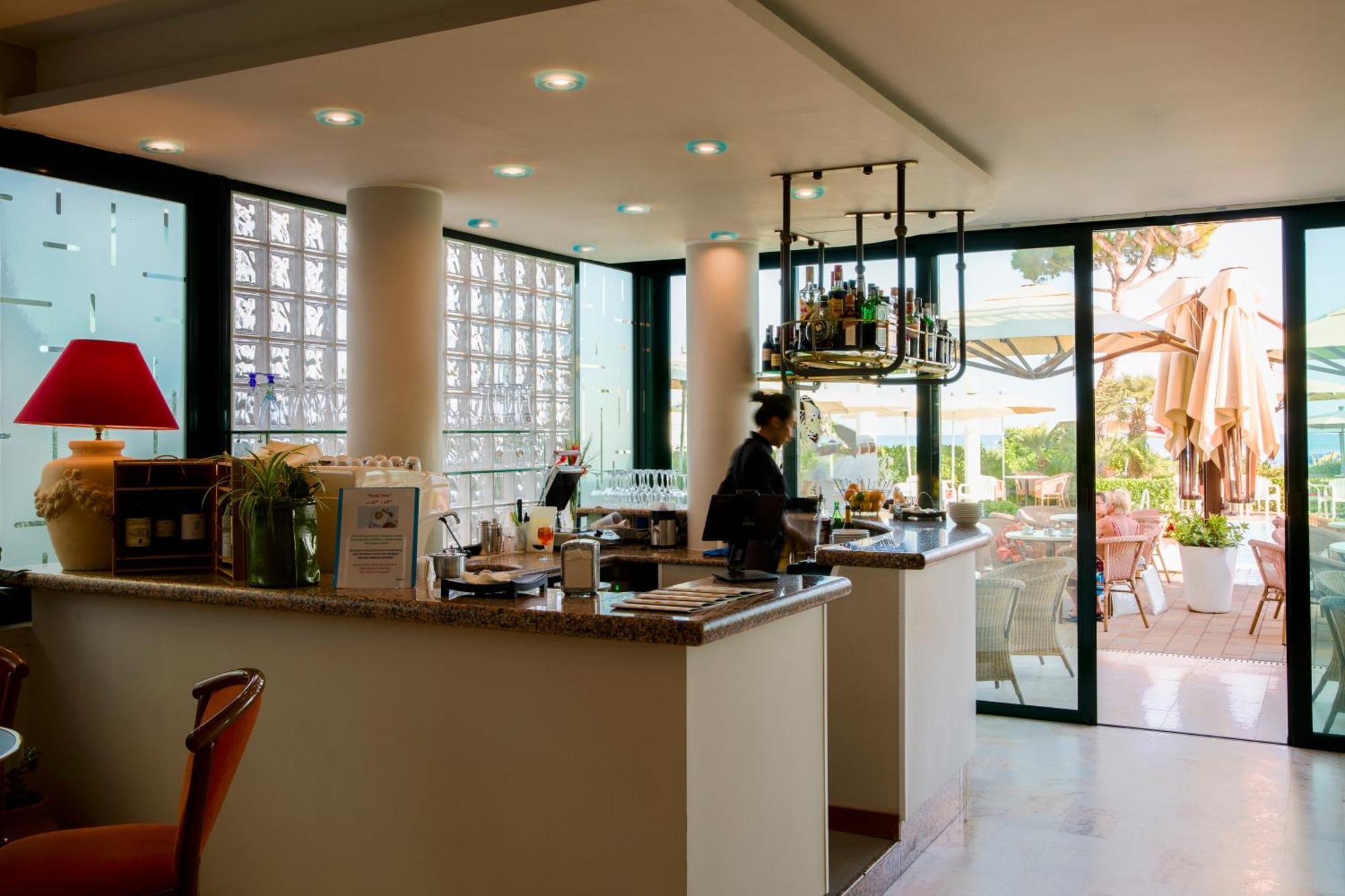 Ruhl Beach Hotel & Suites Лидо ди Йезоло Екстериор снимка