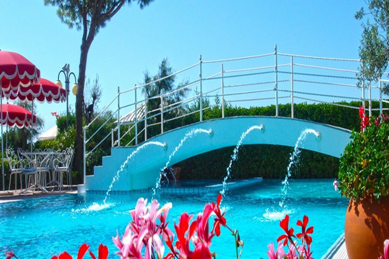 Ruhl Beach Hotel & Suites Лидо ди Йезоло Екстериор снимка