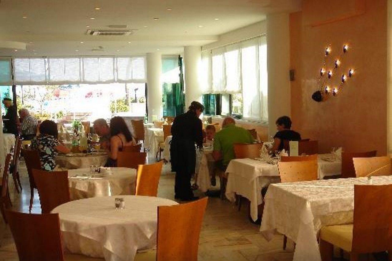 Ruhl Beach Hotel & Suites Лидо ди Йезоло Екстериор снимка