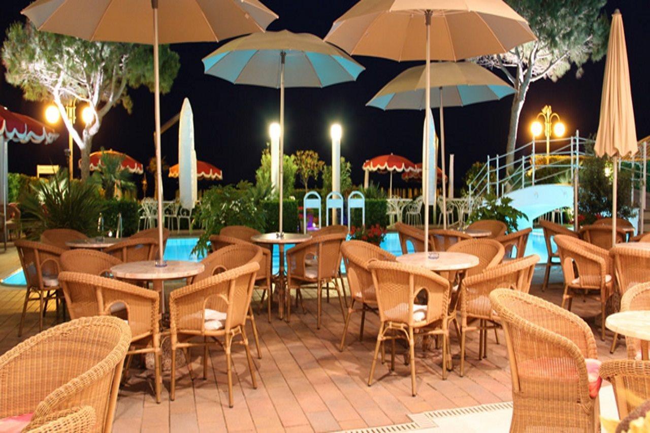Ruhl Beach Hotel & Suites Лидо ди Йезоло Екстериор снимка