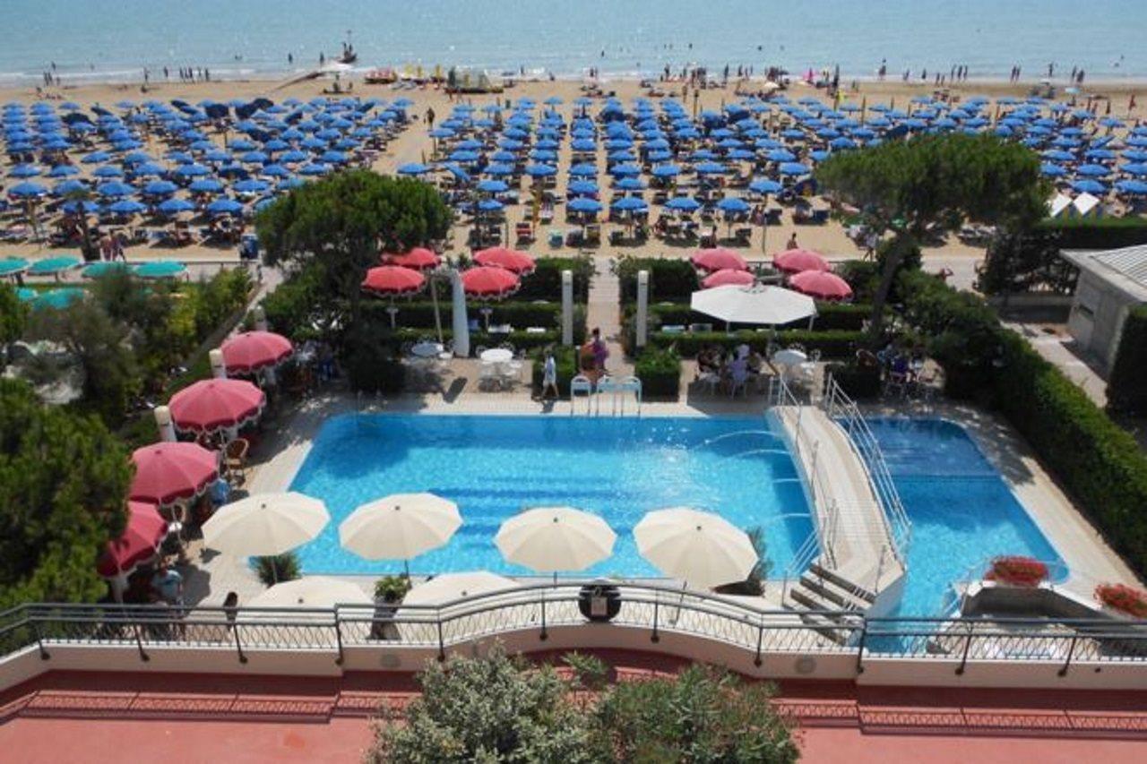 Ruhl Beach Hotel & Suites Лидо ди Йезоло Екстериор снимка