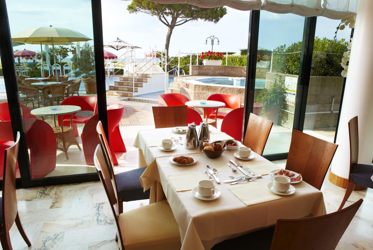 Ruhl Beach Hotel & Suites Лидо ди Йезоло Екстериор снимка